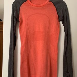 Lululemon top .. no tag size 2 never worn